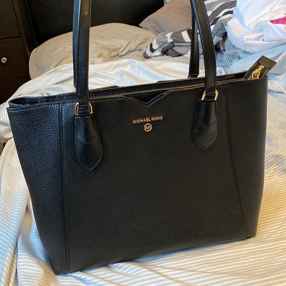 *SOLD* Michael Kors Purse - Picture 2 of 16